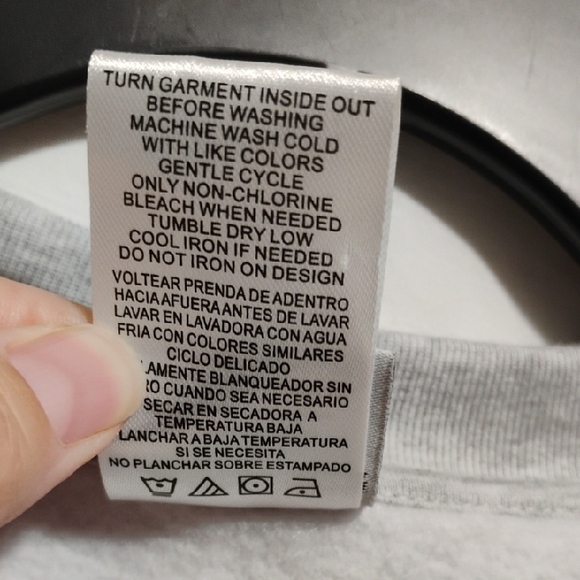 SALE! NWOT Disney Gray Mickey Mouse Los Angeles California Crewneck Sweater Sz.M - Picture 6 of 7